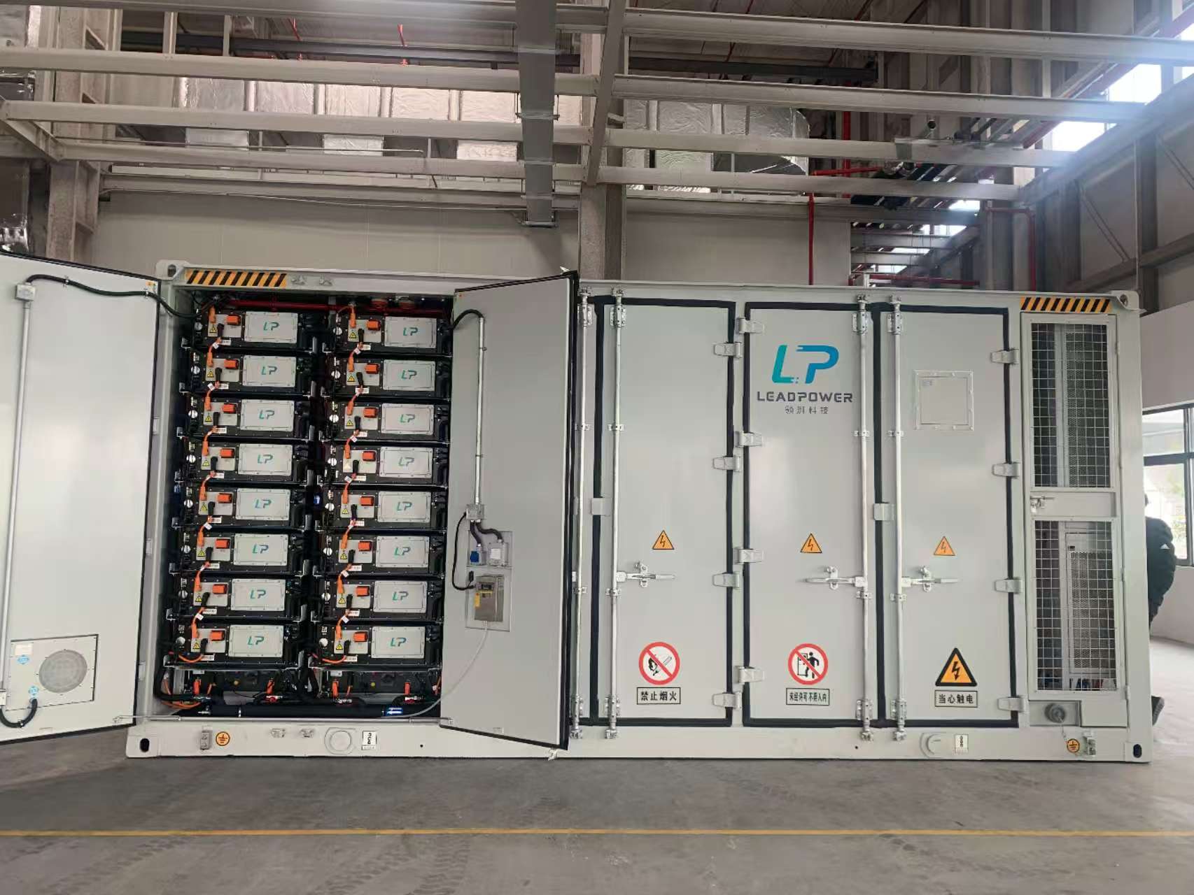 5MWh utility-scale containerized energy storage system - view 3